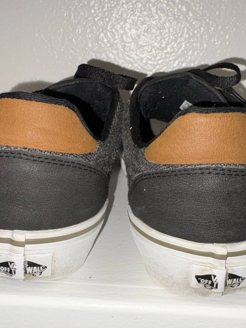 Vans Off The Wall Men’s 9.5 Black Gray Canvas Lace Up Low Top Sneakers Shoes